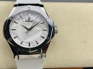 Hublot Classic Fusion 550.NS.2200.RW.ORL20 40 mm(white)