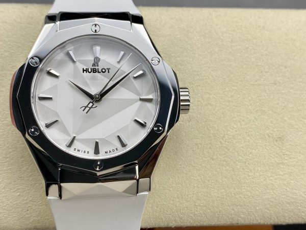 Hublot Classic Fusion 550.NS.2200.RW.ORL20 40 mm(white)