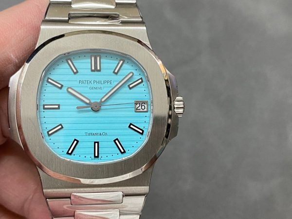 Replica Patek Philippe Nautilus 5711 1A 018 Green Dial 40mm Mens Watch