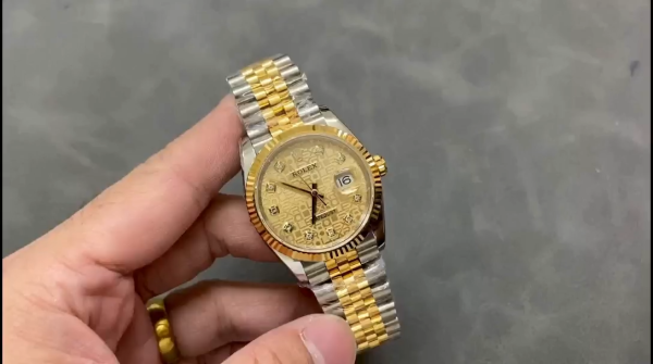 Rolex Datejust 126233 Champagne Jubilee Dial Fluted Bezel 36MM Unisex Replica Watch