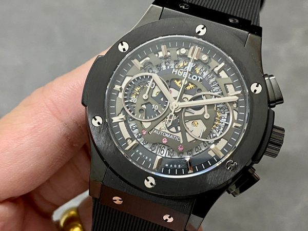 Hublot Classic Fusion 525.CM.0170.RX 45MM Replica Watch(black)