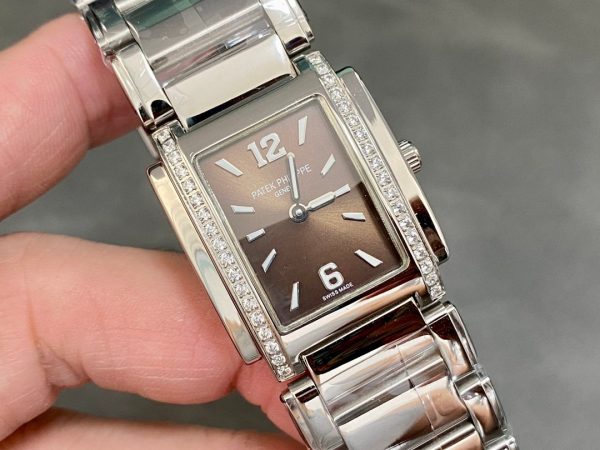 Patek Philippe Twenty-4 4910 1200A 010 Ladies Quartz 25x30mm