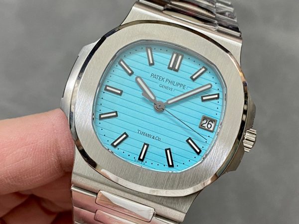 Replica Patek Philippe Nautilus 5711 1A 018 Green Dial 40mm Mens Watch
