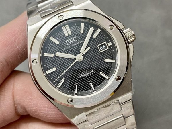 IWC Ingenieur Automatic IW328901 Black Dial 1:1 Best Replica V7 Factory 40mm