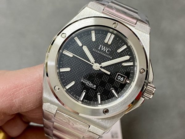 IWC Ingenieur Automatic IW328901 Black Dial 1:1 Best Replica V7 Factory 40mm