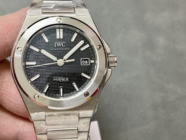 IWC Ingenieur Automatic IW328901 Black Dial 1:1 Best Replica V7 Factory 40mm