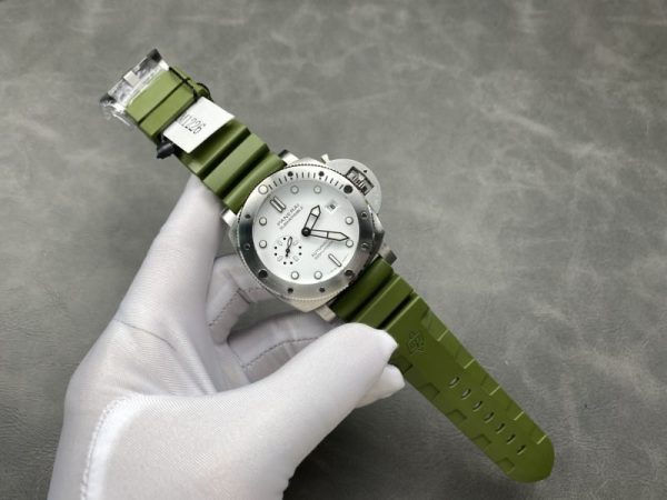 Panerai Submersible Quarantaquattro Bianco PAM1226 White Dial Green Rubber Strap 1:1 Best Replica VSF 44mm