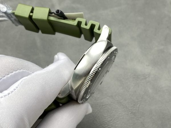 Panerai Submersible Quarantaquattro Bianco PAM1226 White Dial Green Rubber Strap 1:1 Best Replica VSF 44mm