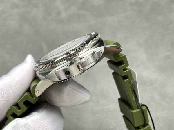 Panerai Submersible Quarantaquattro Bianco PAM1226 White Dial Green Rubber Strap 1:1 Best Replica VSF 44mm
