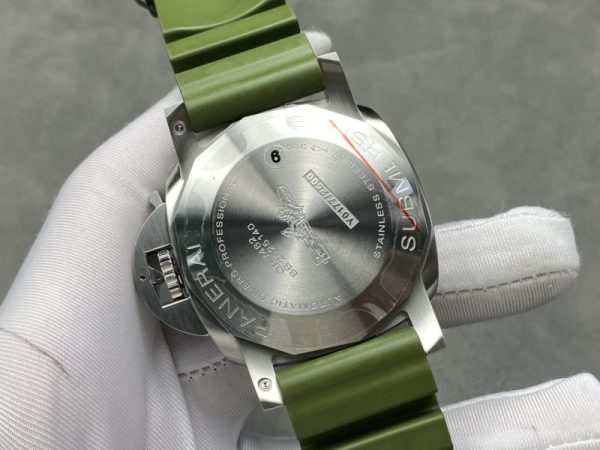 Panerai Submersible Quarantaquattro Bianco PAM1226 White Dial Green Rubber Strap 1:1 Best Replica VSF 44mm
