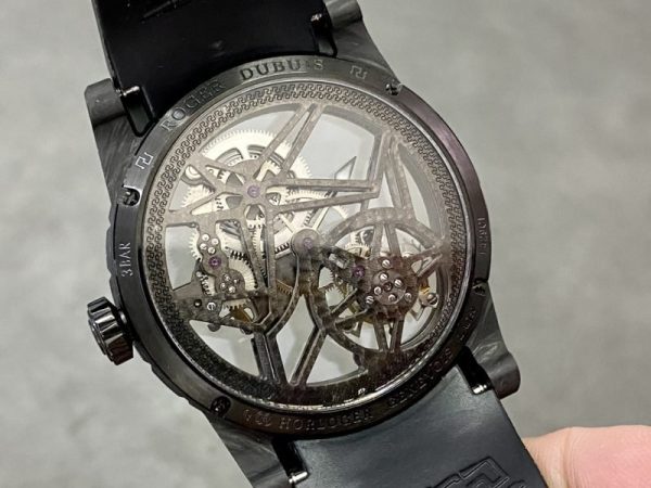 Roger Dubuis Excalibur Monotourbillon DBEX0577 Black Carbon Fiber 1:1 Best Replica BBR 42mm