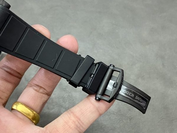 Roger Dubuis Excalibur Monotourbillon DBEX0577 Black Carbon Fiber 1:1 Best Replica BBR 42mm