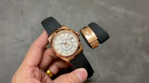 Rolex Sky Dweller 326235 42MM