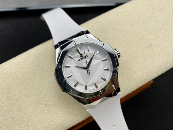 Hublot Classic Fusion 550.NS.2200.RW.ORL20 40 mm(white)